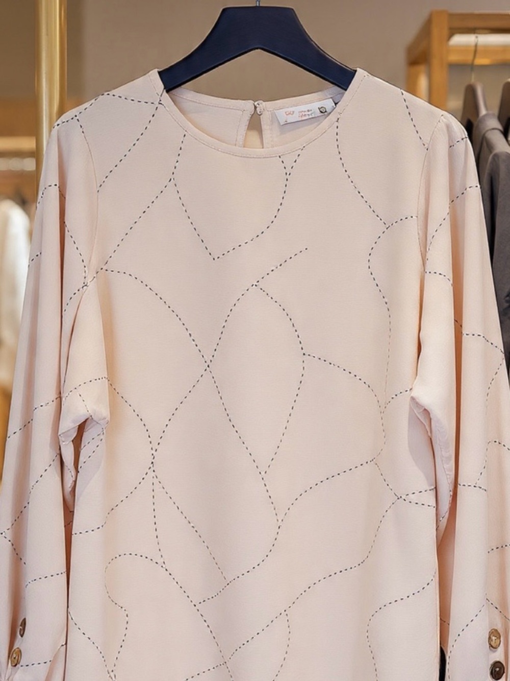 Liz Claiborne Soft Blush Long-Sleeve Top PTP 26”